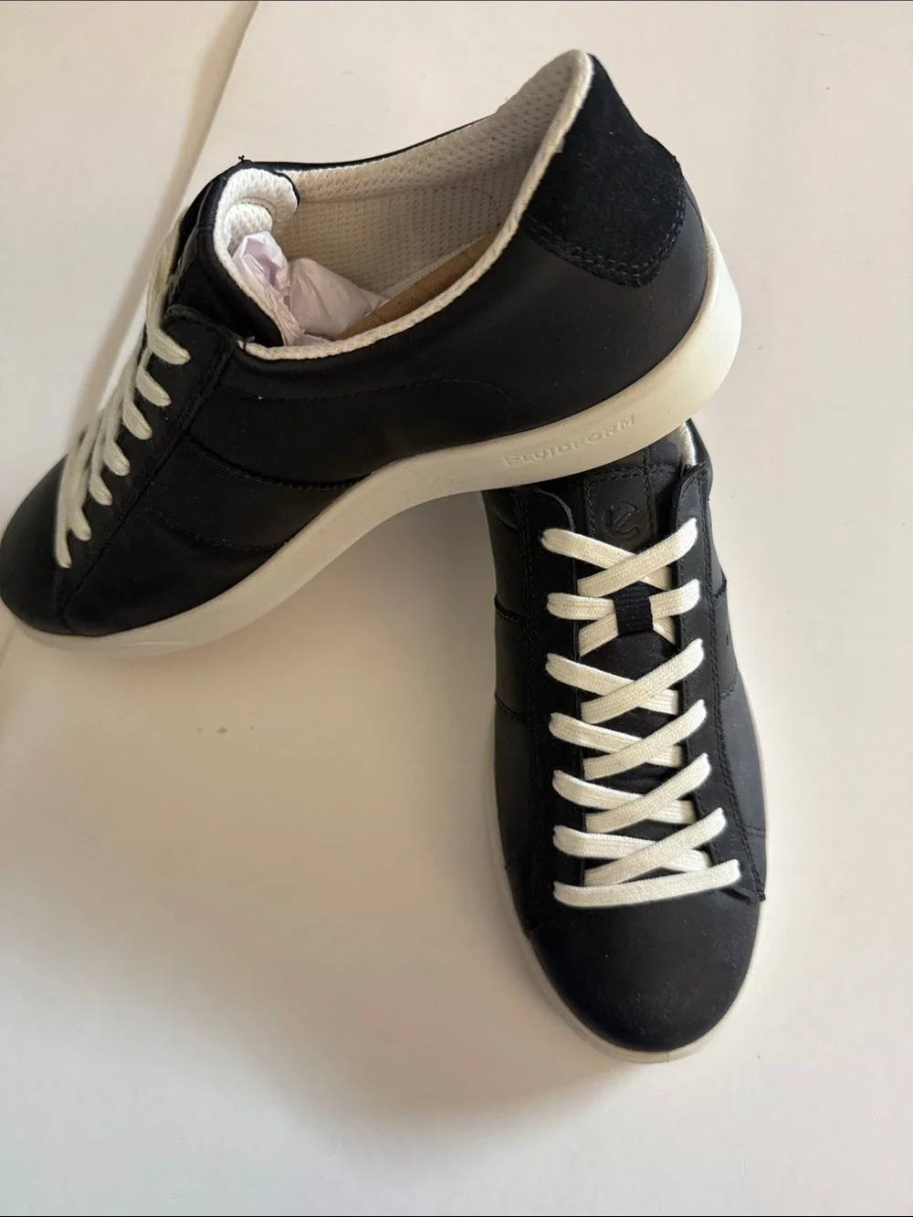 NWT ECCO WOMEN’S BLACK PADDED STREET LITE ROUND TOE LEATHER SNEAKER, 9/EU 40